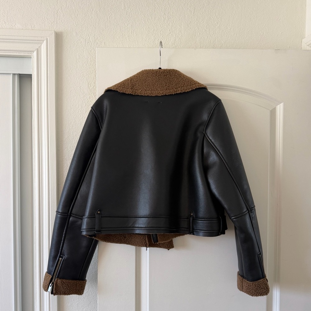 Zara Black Faux Leather Cropped Jacket with Brown Shearling Trim - Picture 2 of 3